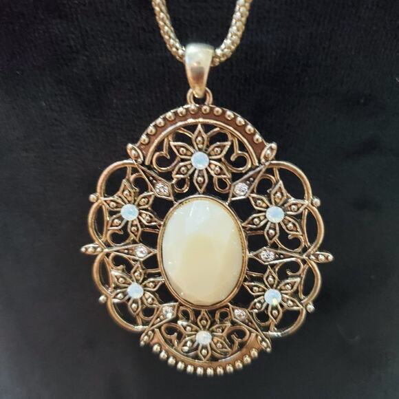 Womens Vintage Gold Tone Faux Pearl Cabochon Rhinestones Necklace - Picture 6 of 7